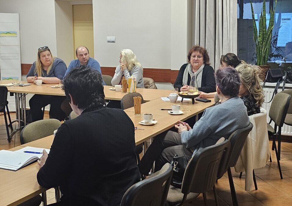 Realizacja strategii przejrzystości i otwartości w działaniach społecznych